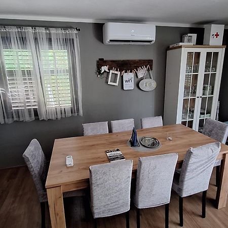 הוילה Petrinja House Kupa Mb מראה חיצוני תמונה